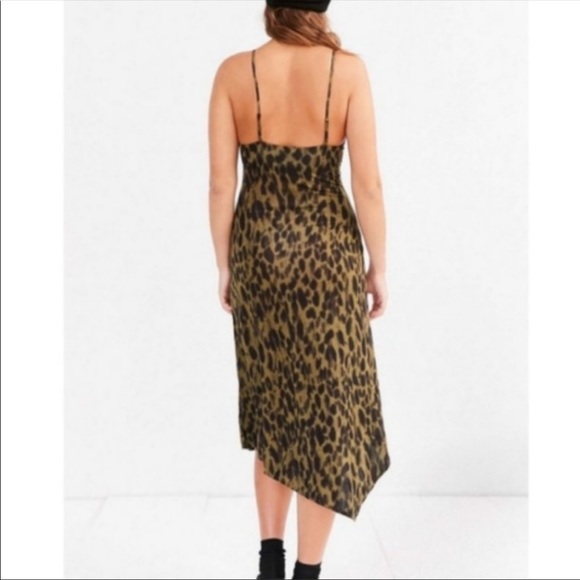 UO Silence + Noise Green Leopard Cheetah Asymmetric Green Midi Dress NWT - Picture 2 of 10